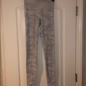 Lululemon wunder under white camo leggings